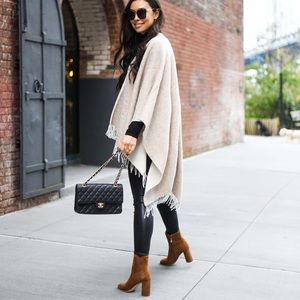 NWT 🏷 Reversible Shawl/Poncho | One Size 🌻